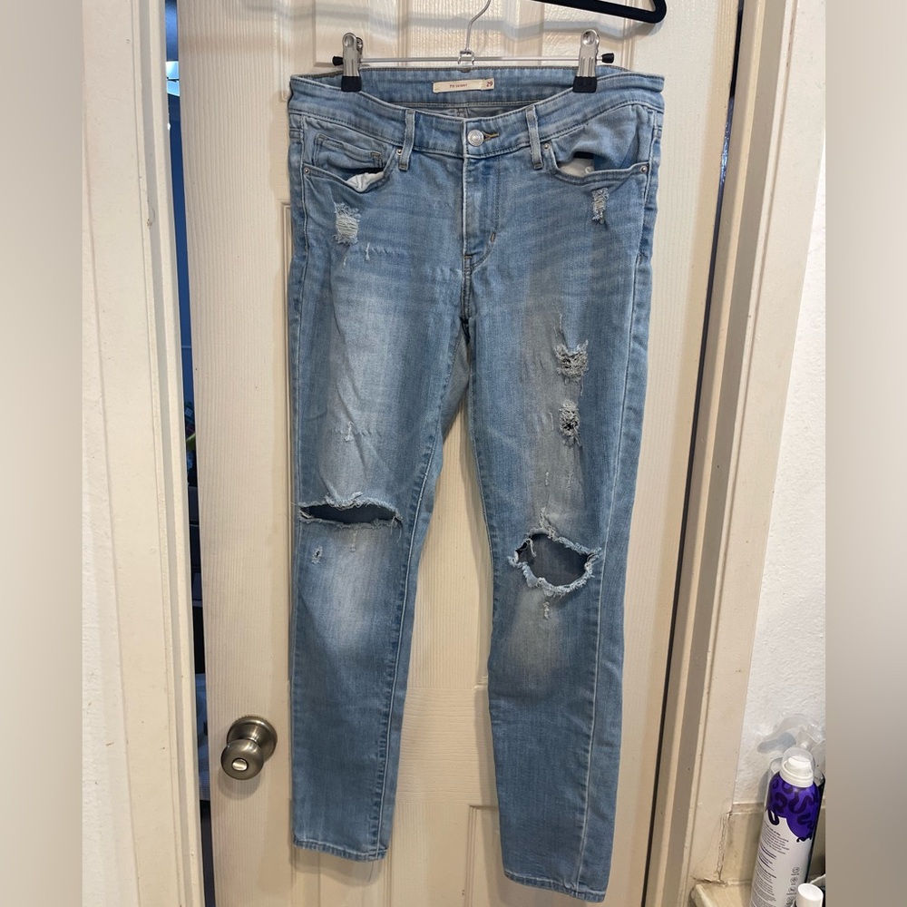 Levi’s 711 jeans